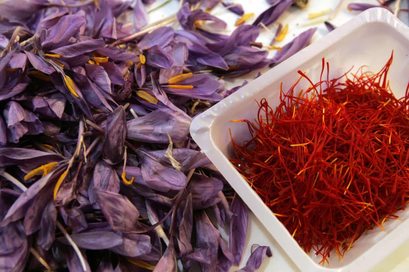تصویر 1 از زعفران درجه‌ یک با رنگ‌ دهی بالا و عطر بی‌ نظیر